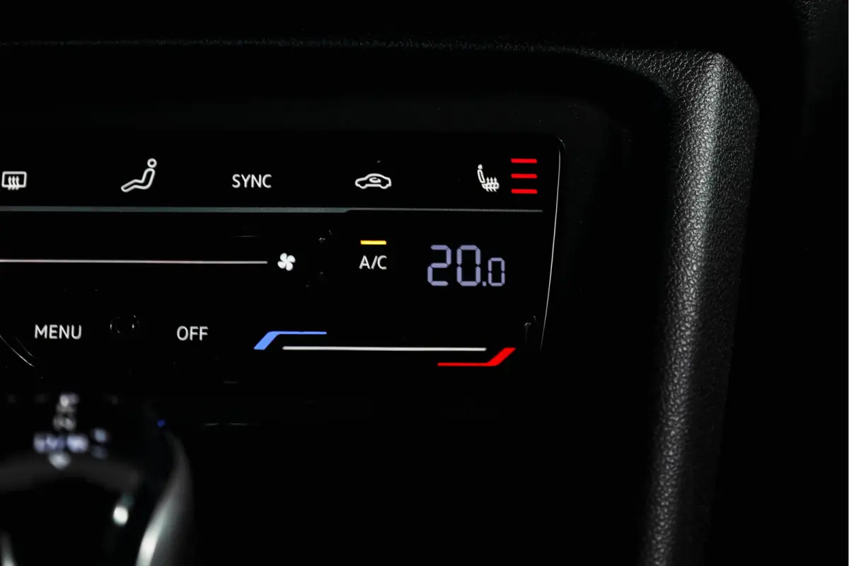 1.4 TSI eHybrid R-Line Business+ | S/K- Panodak | Dig. Cockpit | Adapt. Cockpit | Stoelverw. | PDC | Camera | NAV + App. Connect | ECC | Afn. Trekhaak | Elek. Klep | LM  19" |
