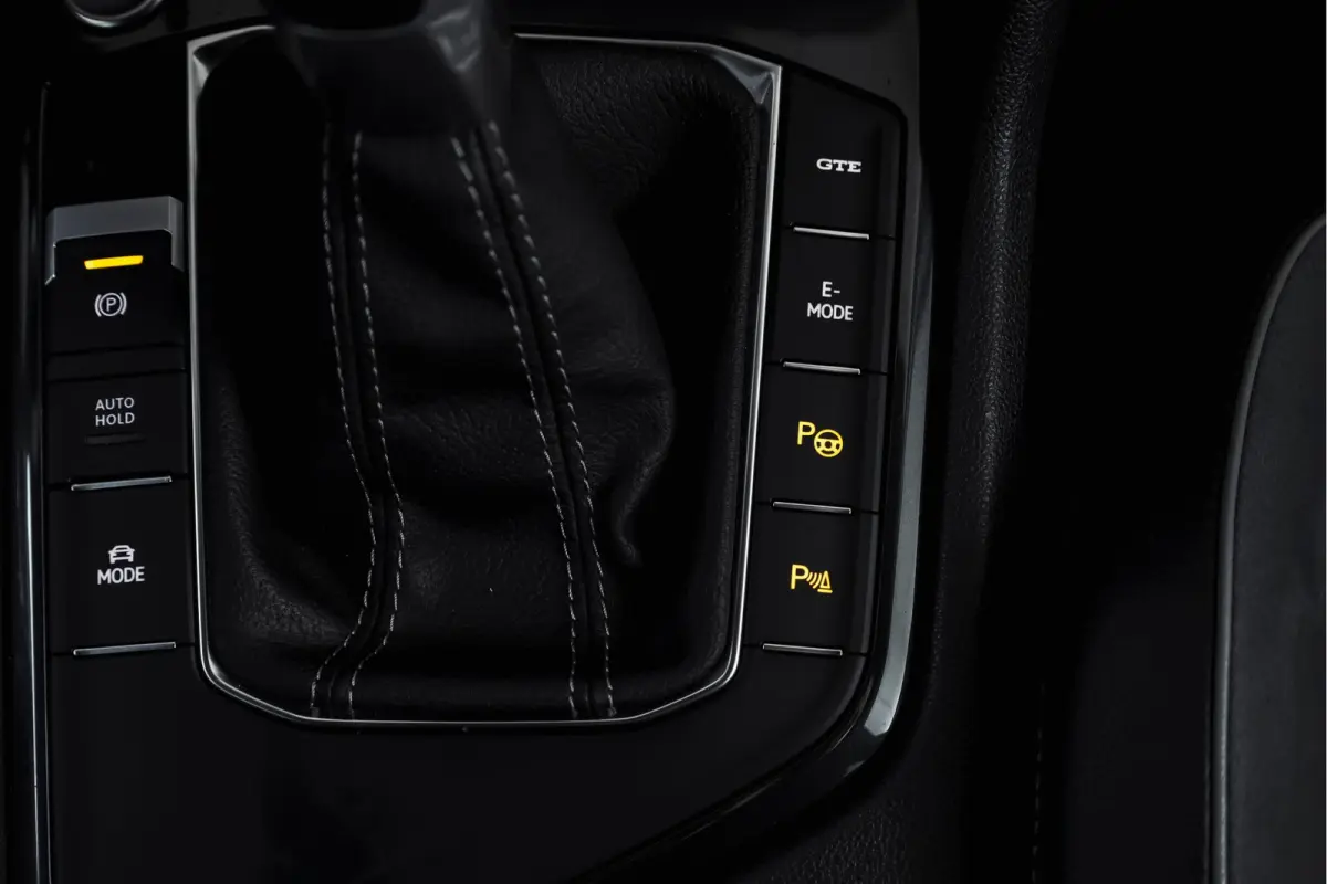 1.4 TSI eHybrid R-Line Business+ | S/K- Panodak | Dig. Cockpit | Adapt. Cockpit | Stoelverw. | PDC | Camera | NAV + App. Connect | ECC | Afn. Trekhaak | Elek. Klep | LM  19" |