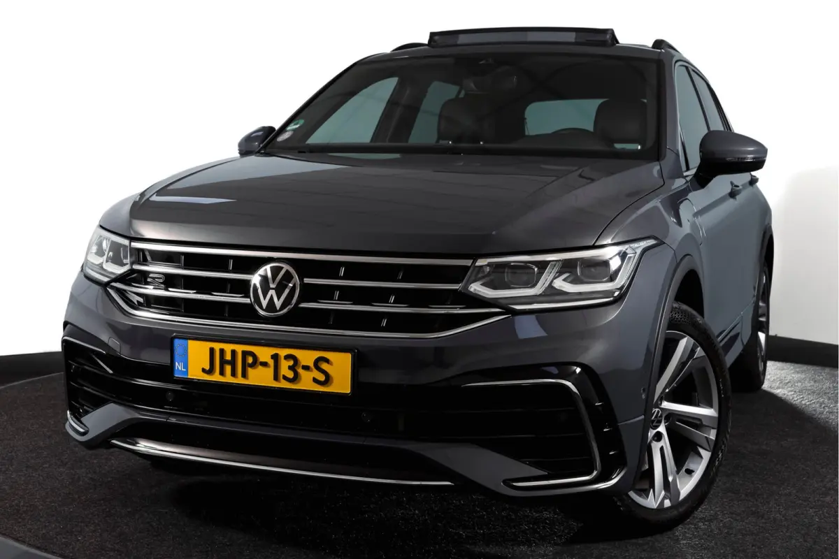 1.4 TSI eHybrid R-Line Business+ | S/K- Panodak | Dig. Cockpit | Adapt. Cockpit | Stoelverw. | PDC | Camera | NAV + App. Connect | ECC | Afn. Trekhaak | Elek. Klep | LM  19" |