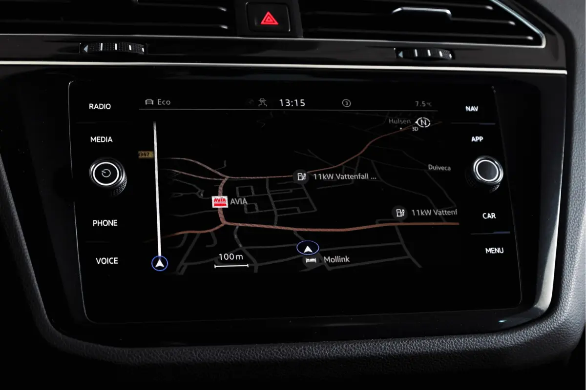 1.4 TSI eHybrid R-Line Business+ | S/K- Panodak | Dig. Cockpit | Adapt. Cockpit | Stoelverw. | PDC | Camera | NAV + App. Connect | ECC | Afn. Trekhaak | Elek. Klep | LM  19" |