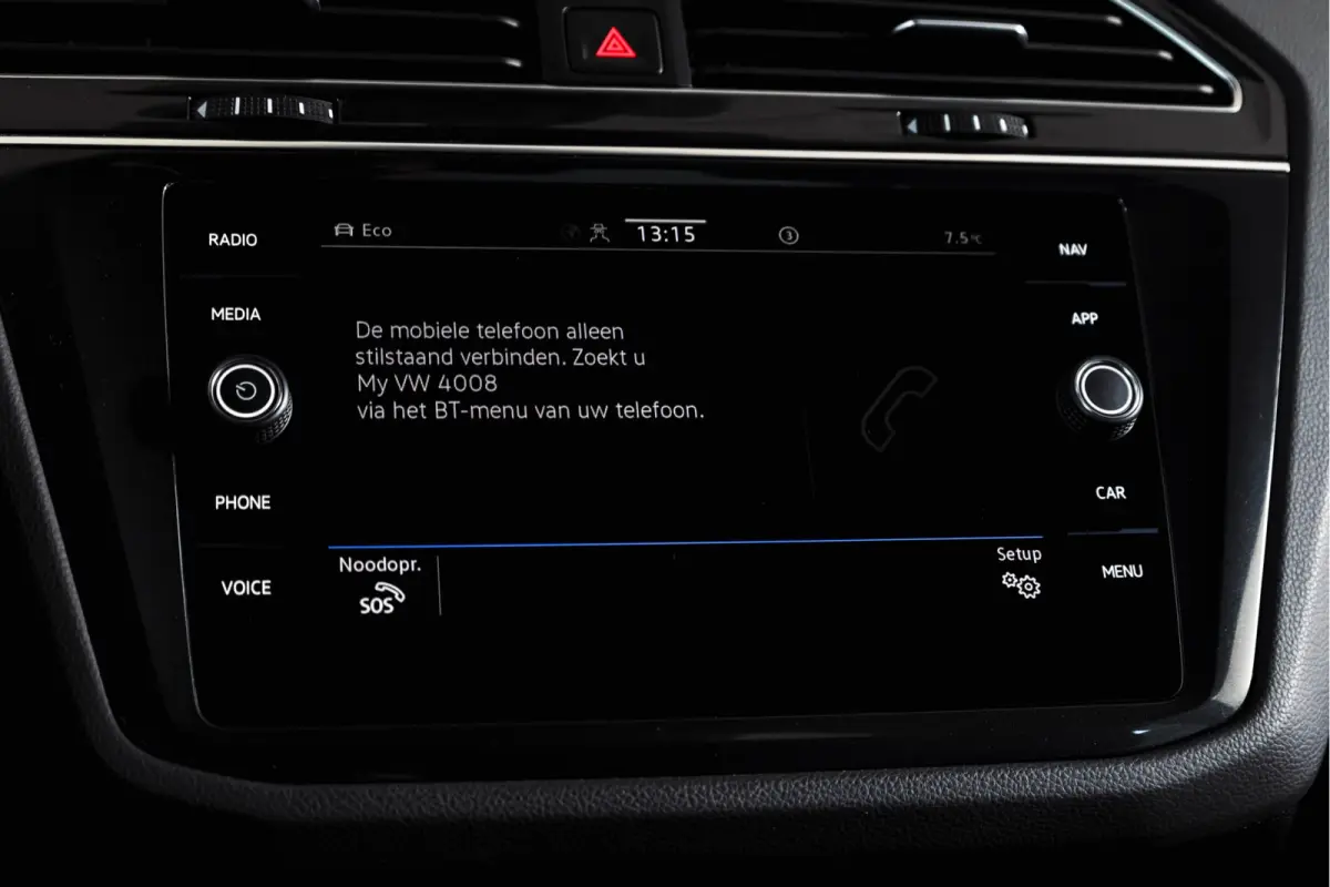 1.4 TSI eHybrid R-Line Business+ | S/K- Panodak | Dig. Cockpit | Adapt. Cockpit | Stoelverw. | PDC | Camera | NAV + App. Connect | ECC | Afn. Trekhaak | Elek. Klep | LM  19" |