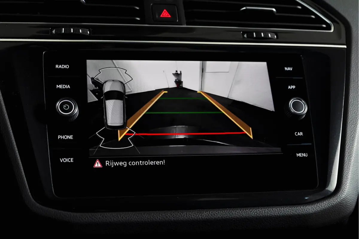 1.4 TSI eHybrid R-Line Business+ | S/K- Panodak | Dig. Cockpit | Adapt. Cockpit | Stoelverw. | PDC | Camera | NAV + App. Connect | ECC | Afn. Trekhaak | Elek. Klep | LM  19" |