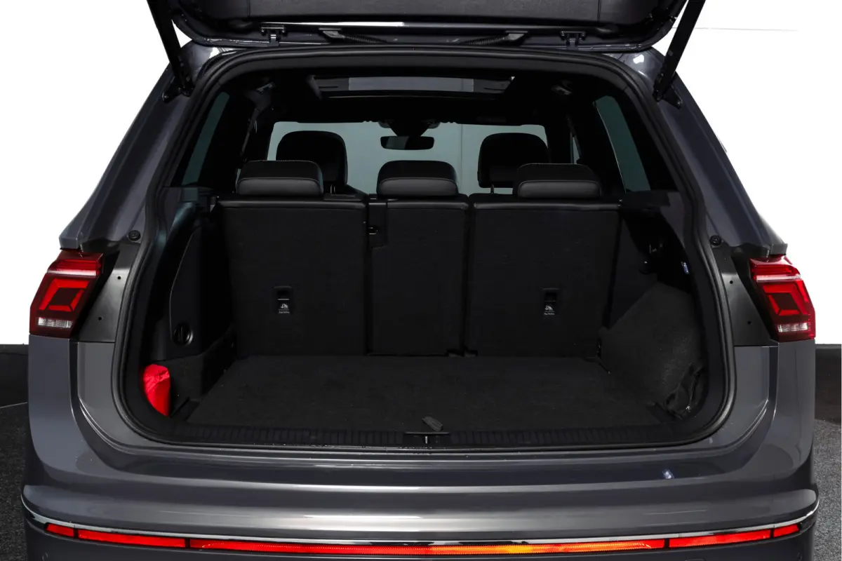 1.4 TSI eHybrid R-Line Business+ | S/K- Panodak | Dig. Cockpit | Adapt. Cockpit | Stoelverw. | PDC | Camera | NAV + App. Connect | ECC | Afn. Trekhaak | Elek. Klep | LM  19" |