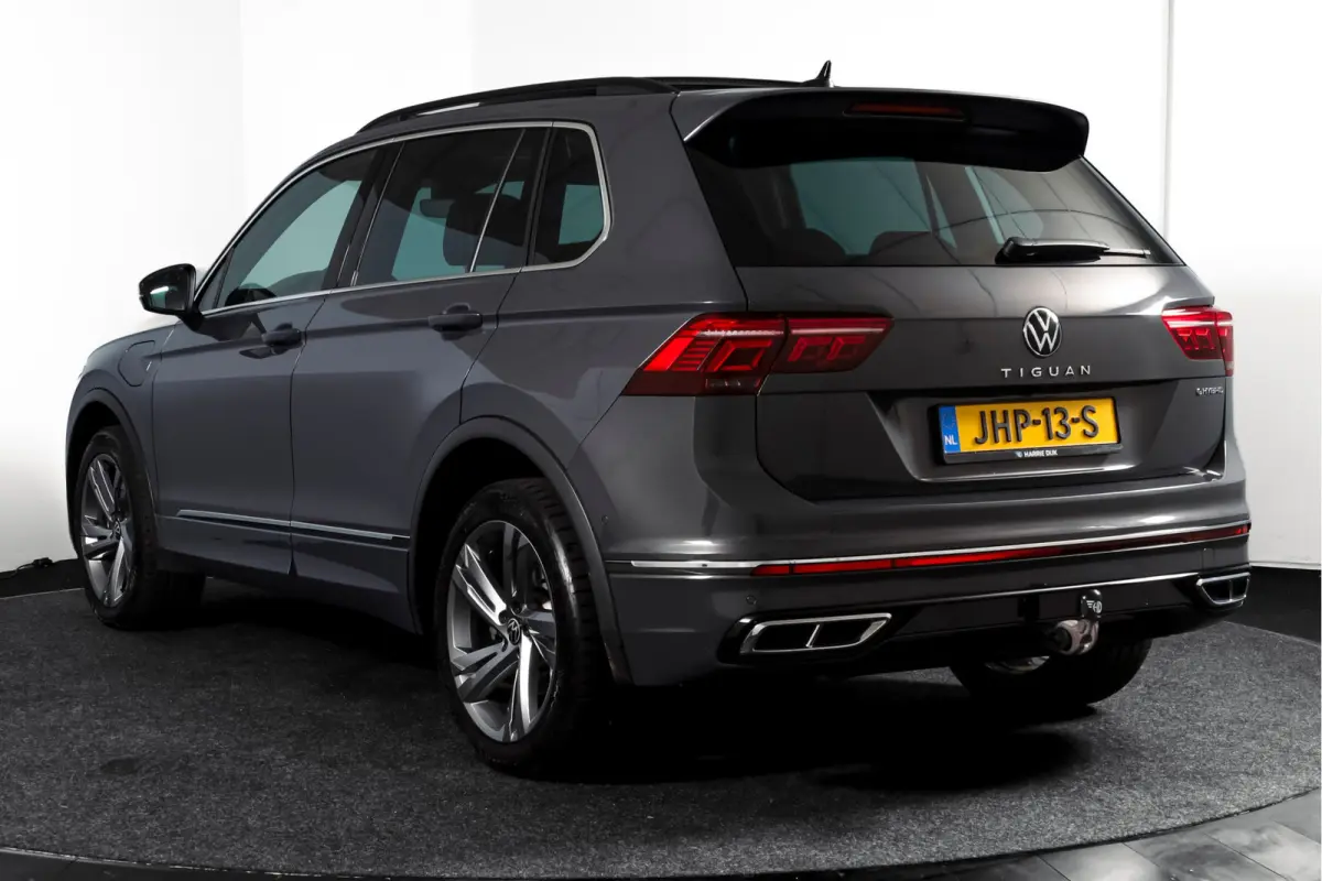 1.4 TSI eHybrid R-Line Business+ | S/K- Panodak | Dig. Cockpit | Adapt. Cockpit | Stoelverw. | PDC | Camera | NAV + App. Connect | ECC | Afn. Trekhaak | Elek. Klep | LM  19" |