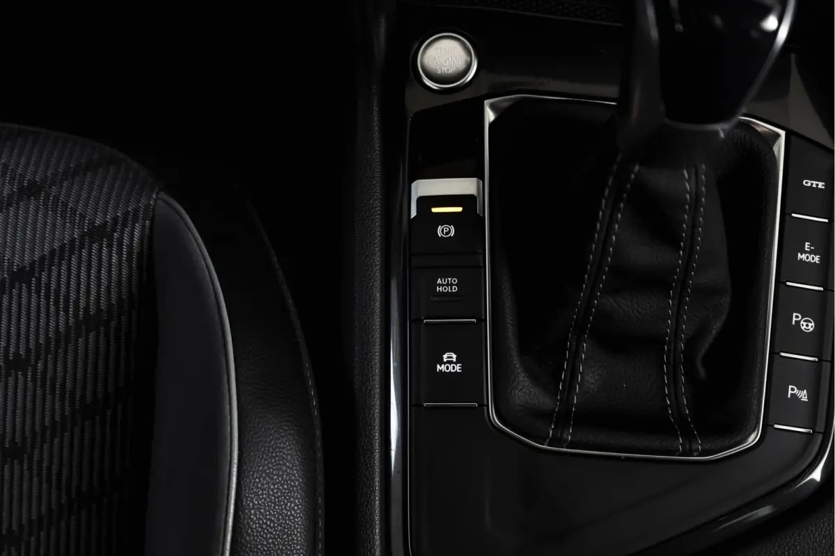 1.4 TSI eHybrid R-Line Business+ | S/K- Panodak | Dig. Cockpit | Adapt. Cockpit | Stoelverw. | PDC | Camera | NAV + App. Connect | ECC | Afn. Trekhaak | Elek. Klep | LM  19" |
