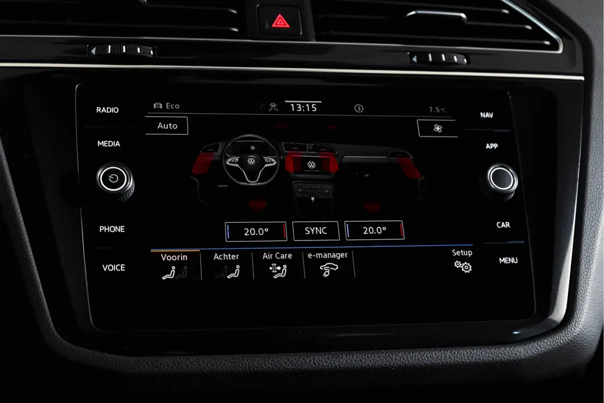 1.4 TSI eHybrid R-Line Business+ | S/K- Panodak | Dig. Cockpit | Adapt. Cockpit | Stoelverw. | PDC | Camera | NAV + App. Connect | ECC | Afn. Trekhaak | Elek. Klep | LM  19" |