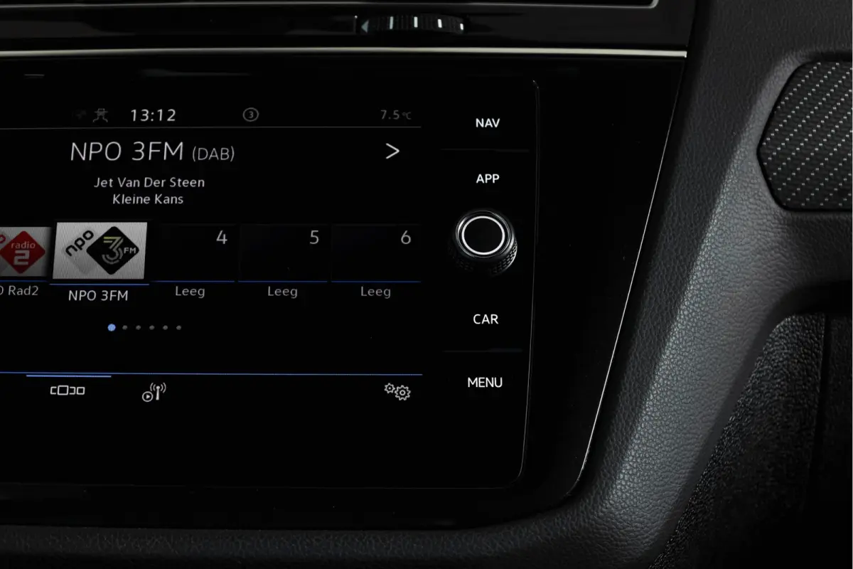1.4 TSI eHybrid R-Line Business+ | S/K- Panodak | Dig. Cockpit | Adapt. Cockpit | Stoelverw. | PDC | Camera | NAV + App. Connect | ECC | Afn. Trekhaak | Elek. Klep | LM  19" |