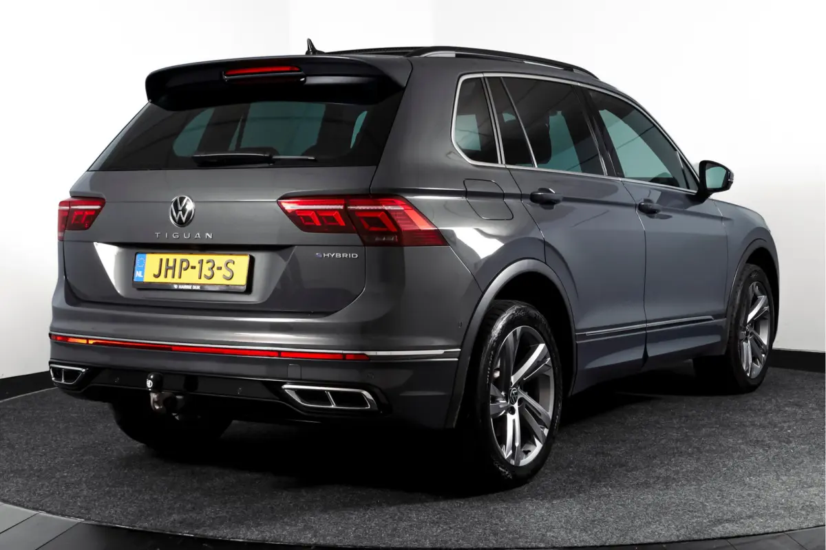 1.4 TSI eHybrid R-Line Business+ | S/K- Panodak | Dig. Cockpit | Adapt. Cockpit | Stoelverw. | PDC | Camera | NAV + App. Connect | ECC | Afn. Trekhaak | Elek. Klep | LM  19" |