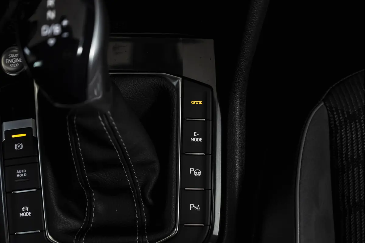 1.4 TSI eHybrid R-Line Business+ | S/K- Panodak | Dig. Cockpit | Adapt. Cockpit | Stoelverw. | PDC | Camera | NAV + App. Connect | ECC | Afn. Trekhaak | Elek. Klep | LM  19" |