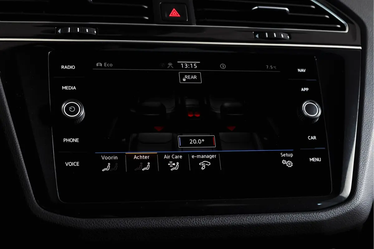 1.4 TSI eHybrid R-Line Business+ | S/K- Panodak | Dig. Cockpit | Adapt. Cockpit | Stoelverw. | PDC | Camera | NAV + App. Connect | ECC | Afn. Trekhaak | Elek. Klep | LM  19" |