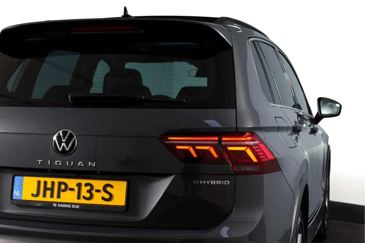 1.4 TSI eHybrid R-Line Business+ | S/K- Panodak | Dig. Cockpit | Adapt. Cockpit | Stoelverw. | PDC | Camera | NAV + App. Connect | ECC | Afn. Trekhaak | Elek. Klep | LM  19" |