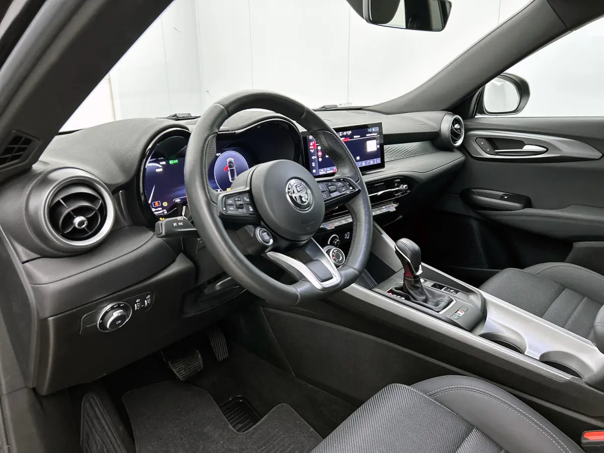 1.5T Hybrid 131PK Automaat Sprint / Pdc.V+A / Stoel+Stuur verwarming / Navigatie / Lmv / Adaptive Cruise / Carplay / Apk 10-2027