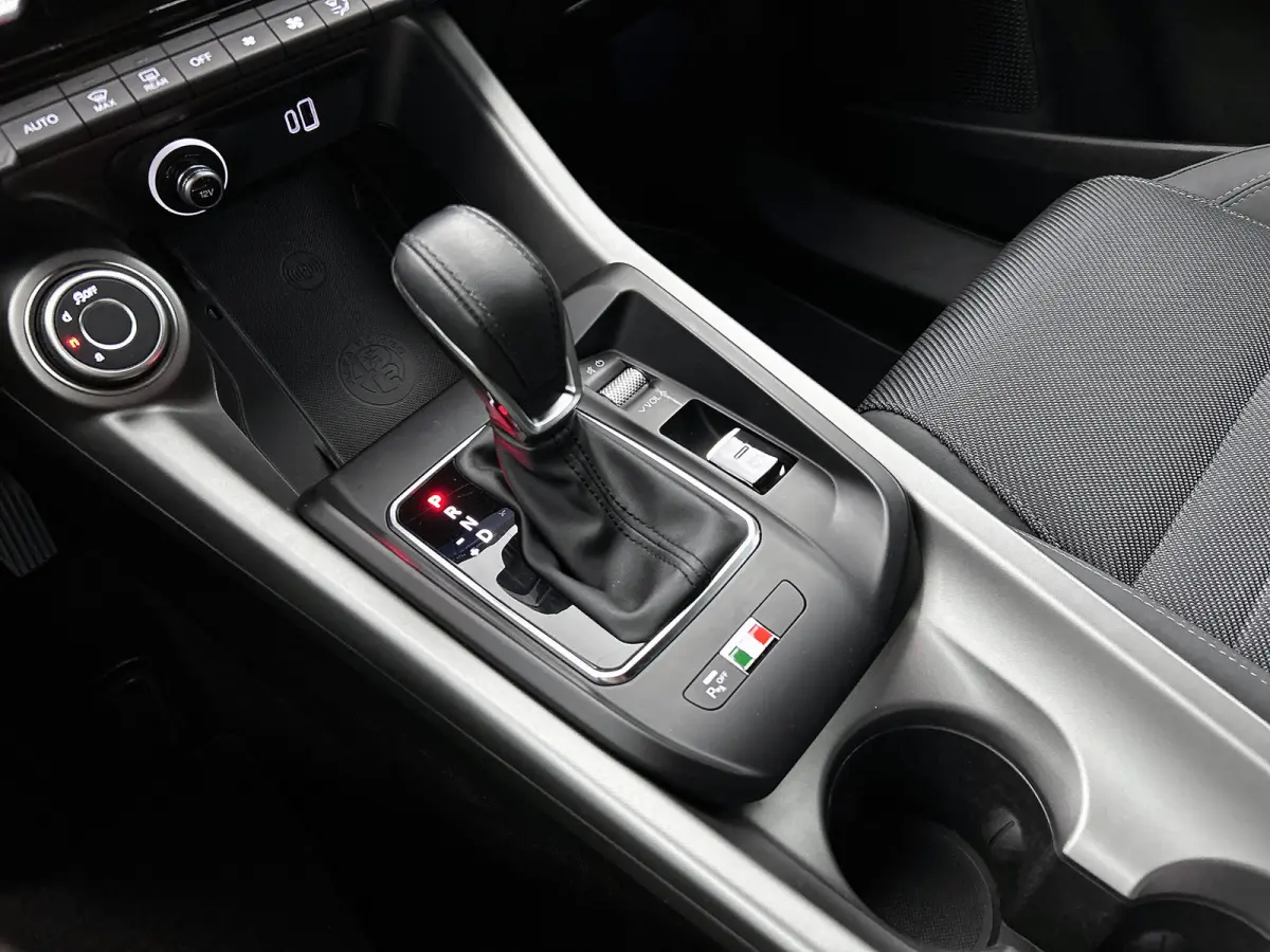 1.5T Hybrid 131PK Automaat Sprint / Pdc.V+A / Stoel+Stuur verwarming / Navigatie / Lmv / Adaptive Cruise / Carplay / Apk 10-2027