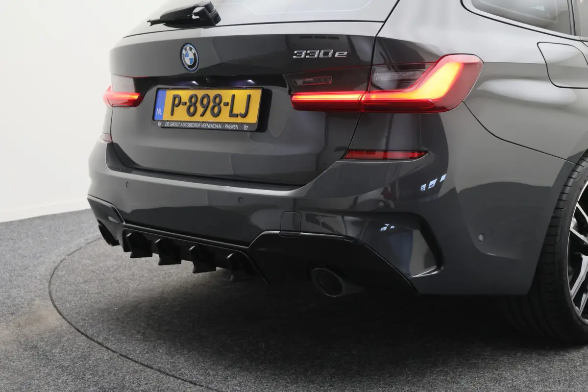 330e Business Edition Plus M-sport Panoramadak, M-Sportstoelen, Carbon, Camera, Elektr. Trekhaak, 19''