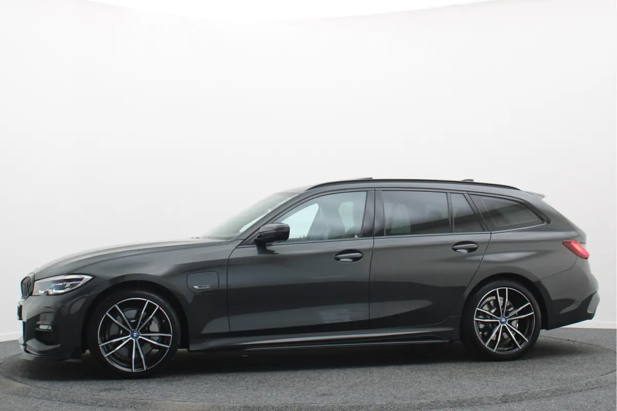 330e Business Edition Plus M-sport Panoramadak, M-Sportstoelen, Carbon, Camera, Elektr. Trekhaak, 19''