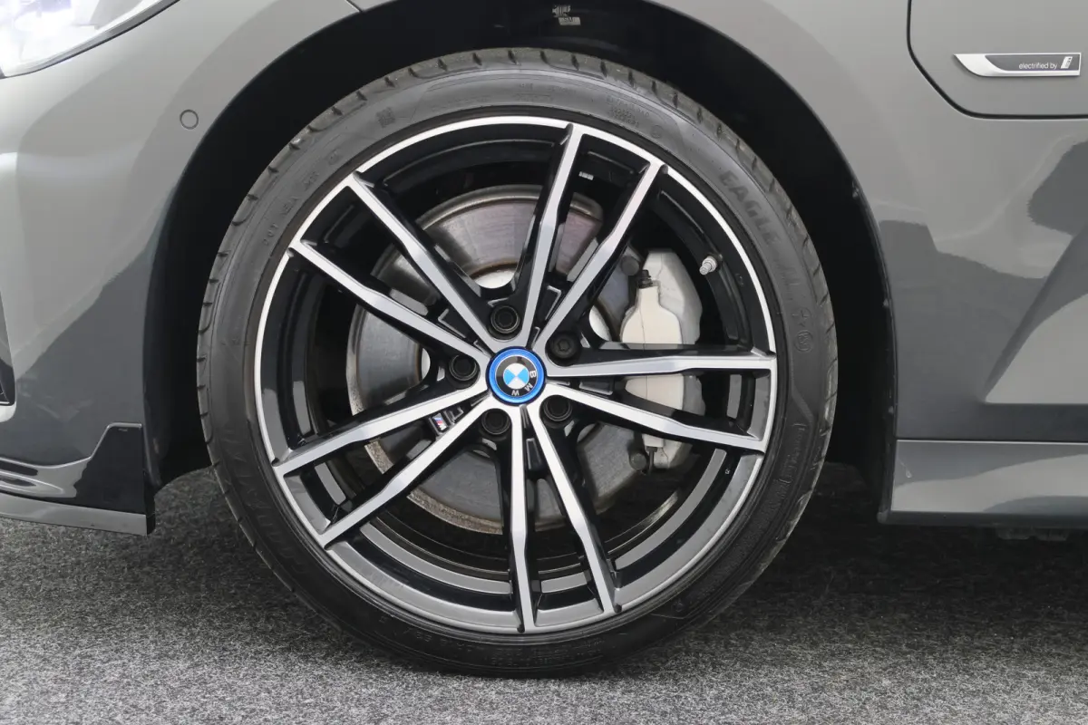 330e Business Edition Plus M-sport Panoramadak, M-Sportstoelen, Carbon, Camera, Elektr. Trekhaak, 19''