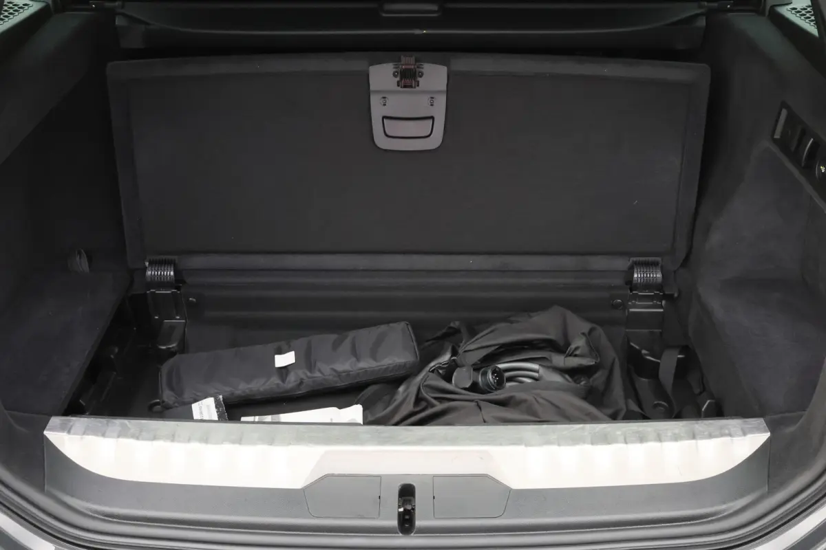 330e Business Edition Plus M-sport Panoramadak, M-Sportstoelen, Carbon, Camera, Elektr. Trekhaak, 19''