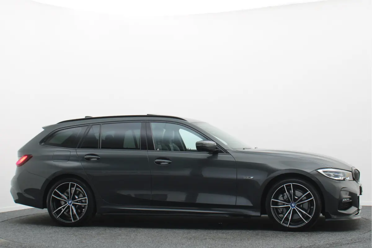 330e Business Edition Plus M-sport Panoramadak, M-Sportstoelen, Carbon, Camera, Elektr. Trekhaak, 19''