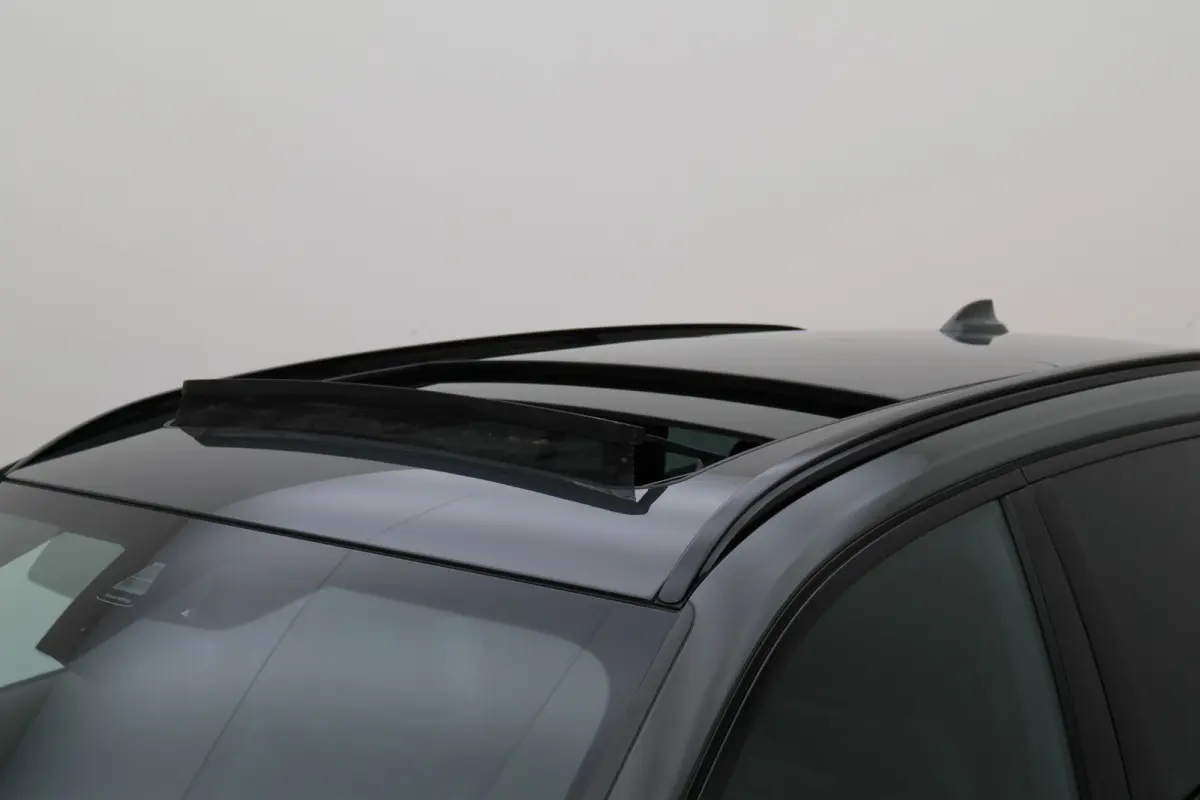 330e Business Edition Plus M-sport Panoramadak, M-Sportstoelen, Carbon, Camera, Elektr. Trekhaak, 19''