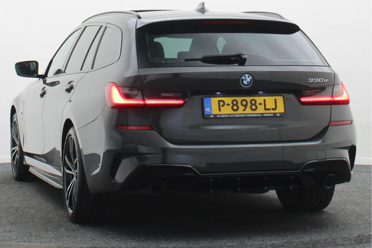 330e Business Edition Plus M-sport Panoramadak, M-Sportstoelen, Carbon, Camera, Elektr. Trekhaak, 19''