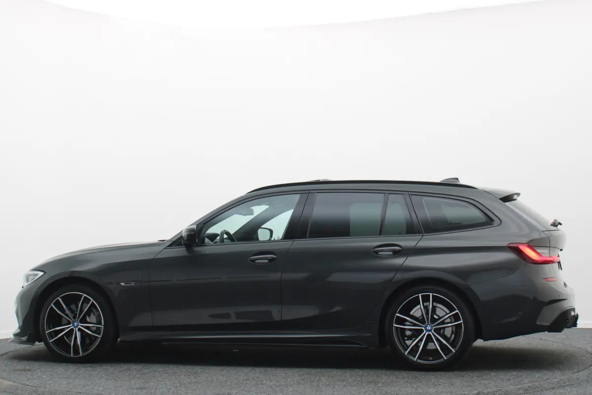 330e Business Edition Plus M-sport Panoramadak, M-Sportstoelen, Carbon, Camera, Elektr. Trekhaak, 19''