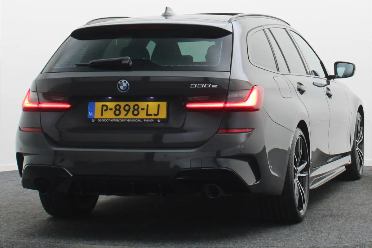 330e Business Edition Plus M-sport Panoramadak, M-Sportstoelen, Carbon, Camera, Elektr. Trekhaak, 19''
