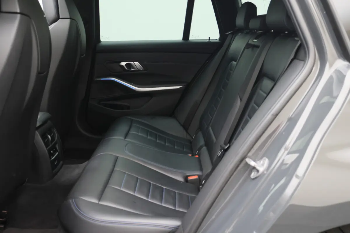 330e Business Edition Plus M-sport Panoramadak, M-Sportstoelen, Carbon, Camera, Elektr. Trekhaak, 19''