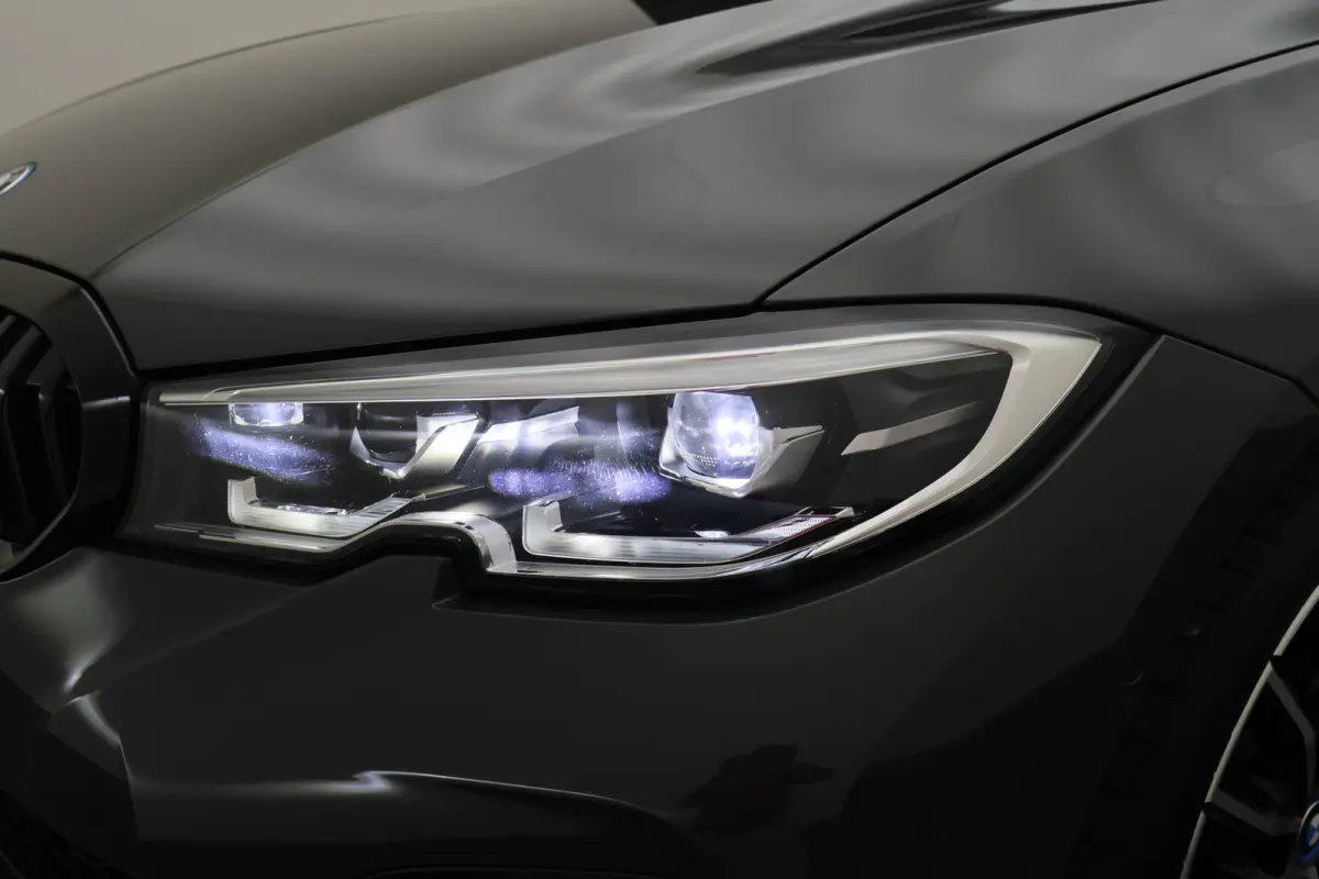 330e Business Edition Plus M-sport Panoramadak, M-Sportstoelen, Carbon, Camera, Elektr. Trekhaak, 19''