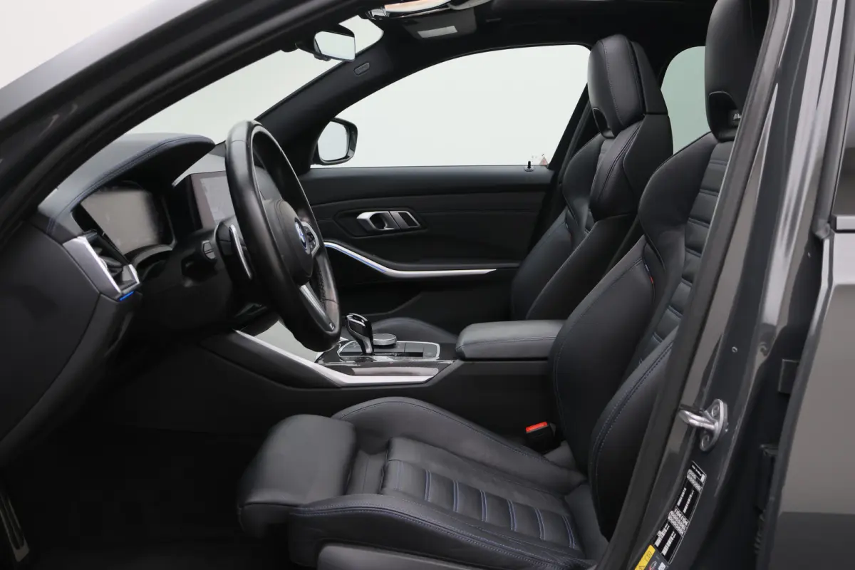 330e Business Edition Plus M-sport Panoramadak, M-Sportstoelen, Carbon, Camera, Elektr. Trekhaak, 19''