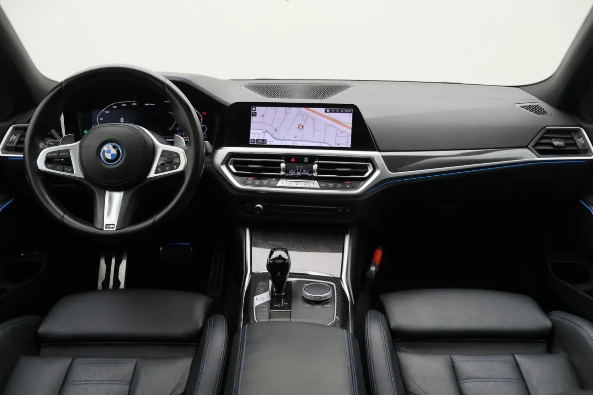 330e Business Edition Plus M-sport Panoramadak, M-Sportstoelen, Carbon, Camera, Elektr. Trekhaak, 19''
