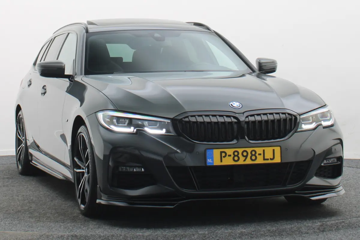 330e Business Edition Plus M-sport Panoramadak, M-Sportstoelen, Carbon, Camera, Elektr. Trekhaak, 19''
