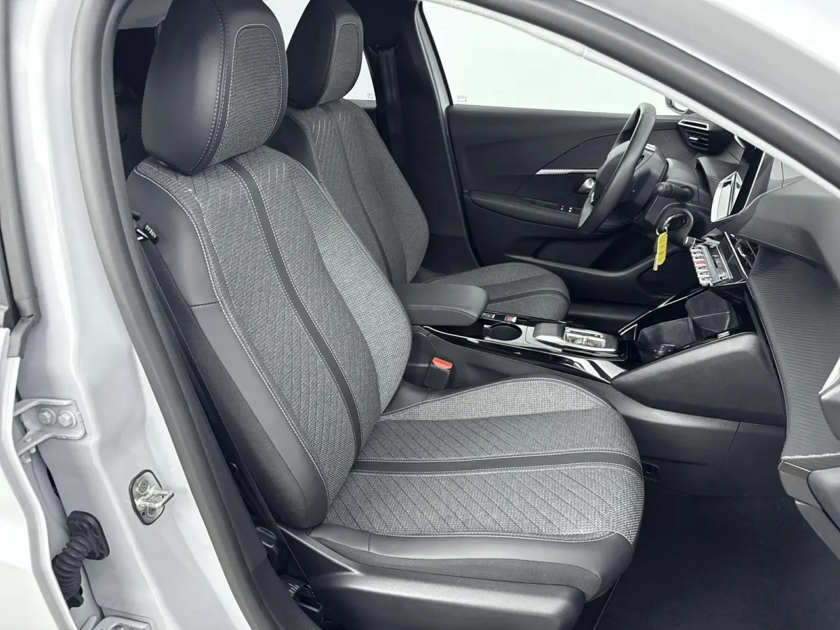 Hybrid 110 pk Automaat Allure | Navigatie | Dodehoekbewaking | Carplay |