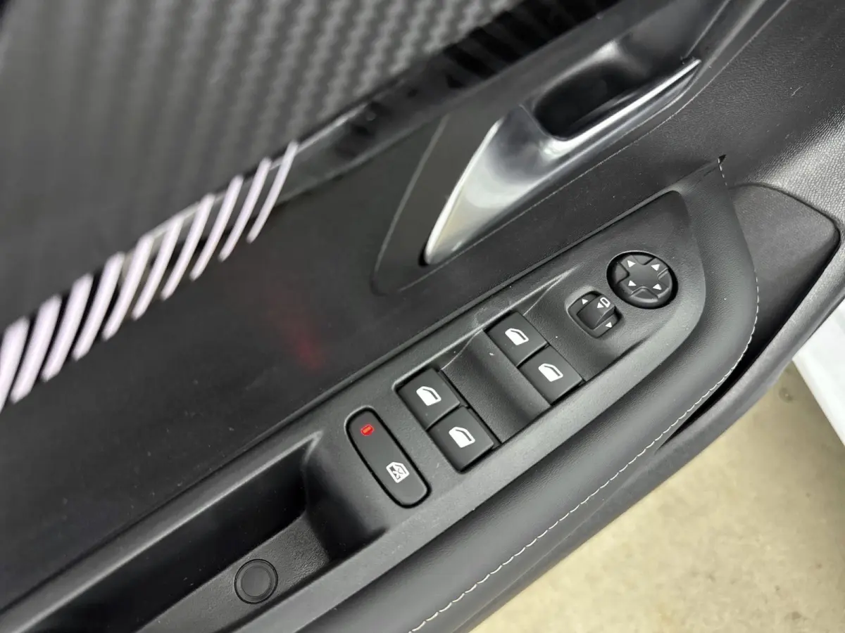Hybrid 110 pk Automaat Allure | Navigatie | Dodehoekbewaking | Carplay |