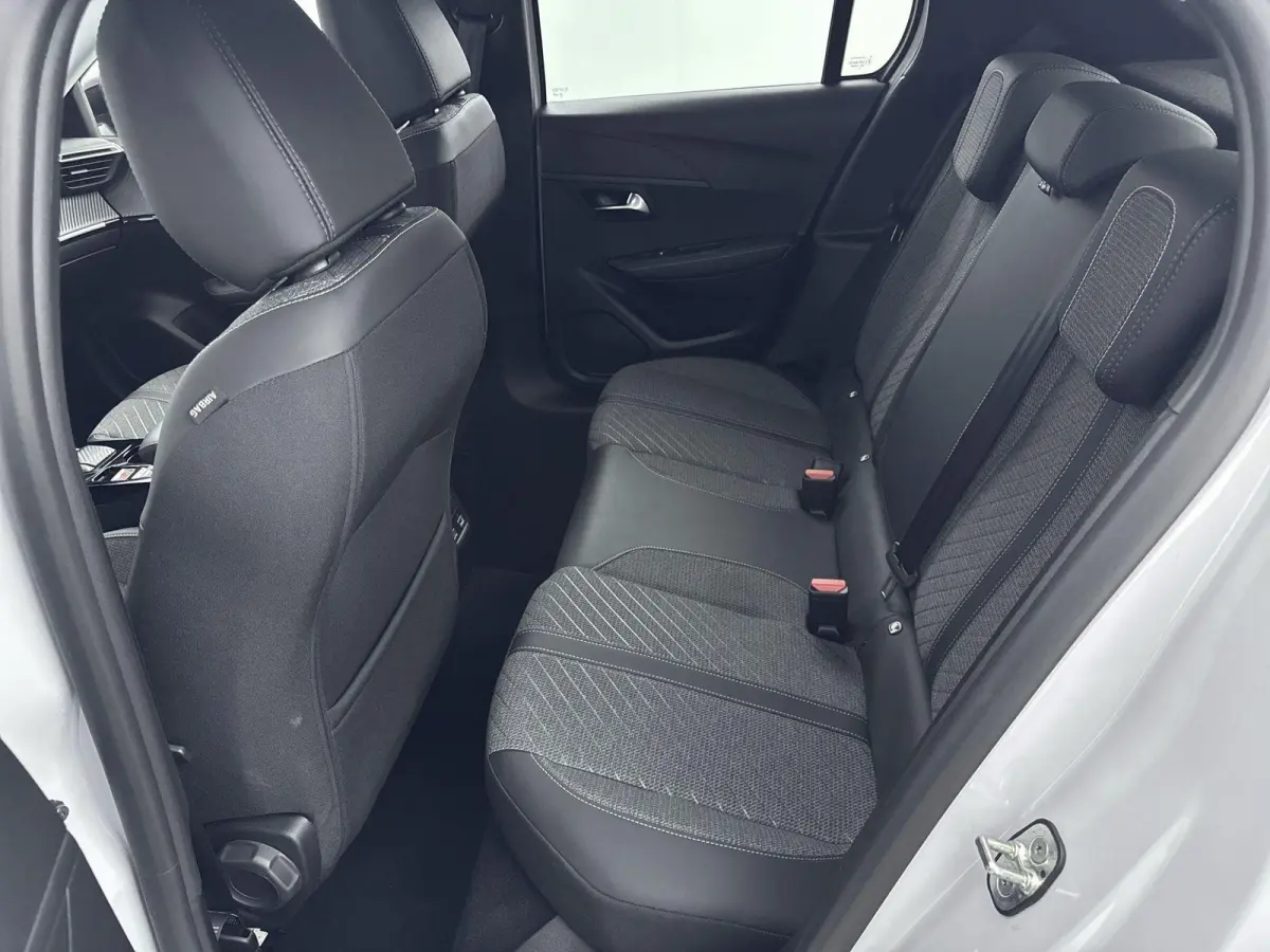 Hybrid 110 pk Automaat Allure | Navigatie | Dodehoekbewaking | Carplay |