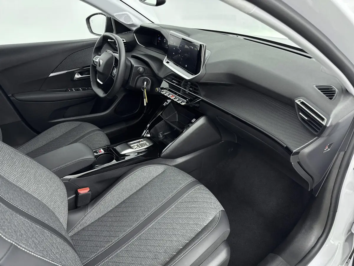 Hybrid 110 pk Automaat Allure | Navigatie | Dodehoekbewaking | Carplay |