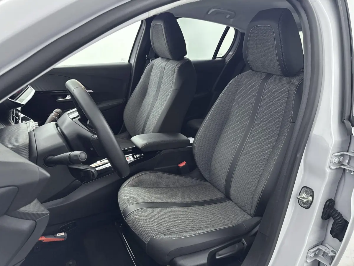 Hybrid 110 pk Automaat Allure | Navigatie | Dodehoekbewaking | Carplay |