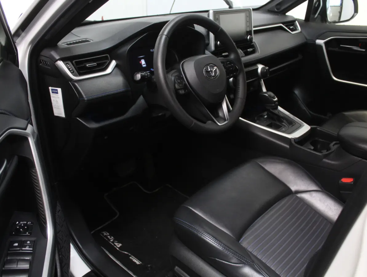 2.5 Hybrid Business CLIMATE | ADAPCRUISE | CARPLAY | DAB | LED | LMV17 | CAMERA | ELECAKLEP | TREKHAAK
