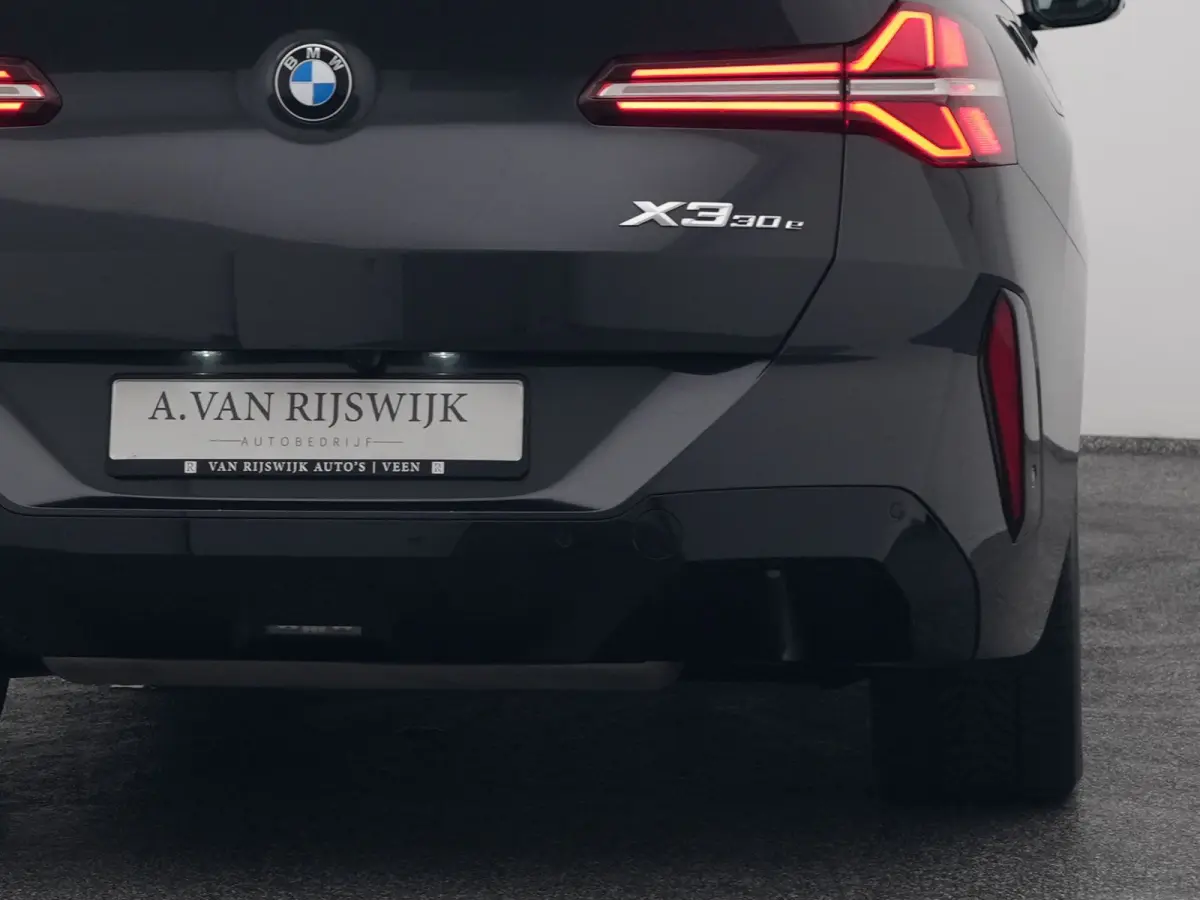 30e xDrive M-Sport | PANO | 360° | H&K | HUD | STOELVERWARMING