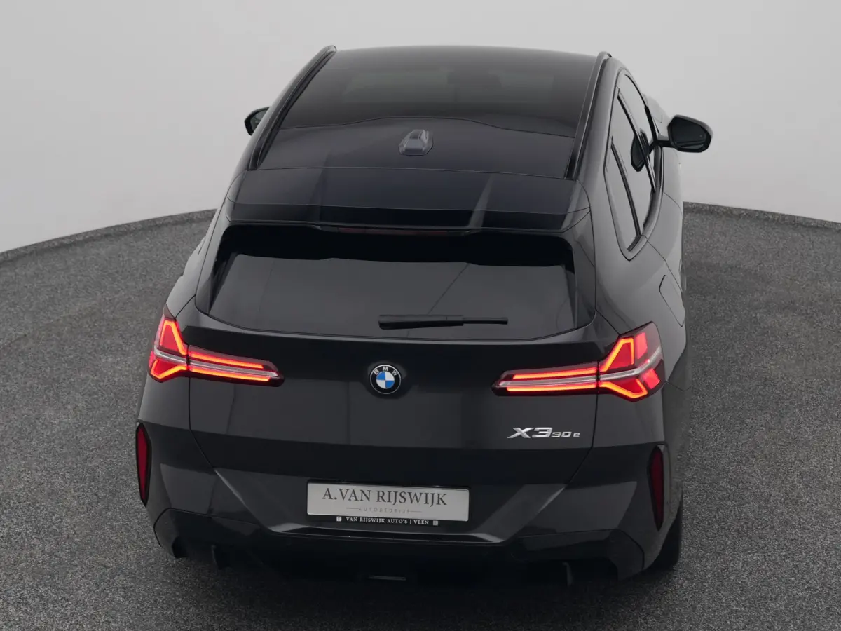 30e xDrive M-Sport | PANO | 360° | H&K | HUD | STOELVERWARMING