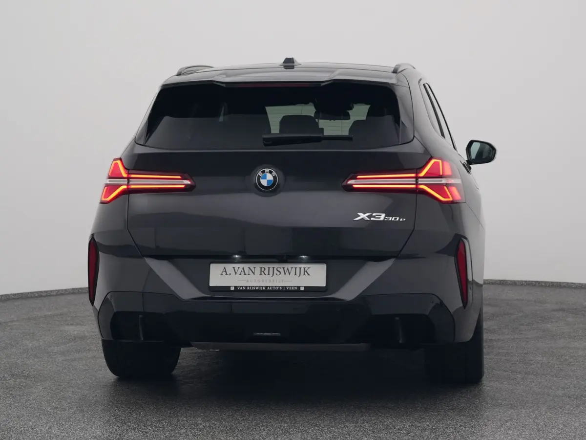 30e xDrive M-Sport | PANO | 360° | H&K | HUD | STOELVERWARMING