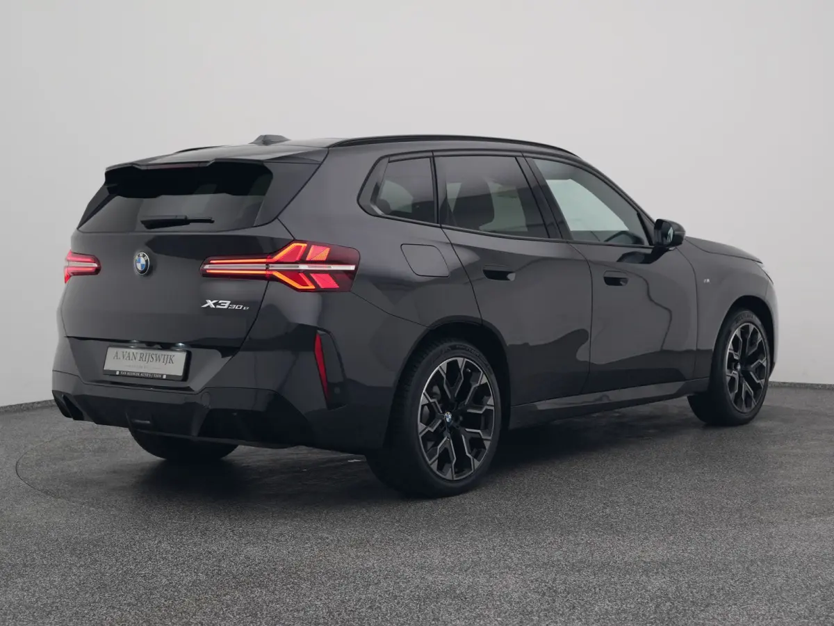 30e xDrive M-Sport | PANO | 360° | H&K | HUD | STOELVERWARMING
