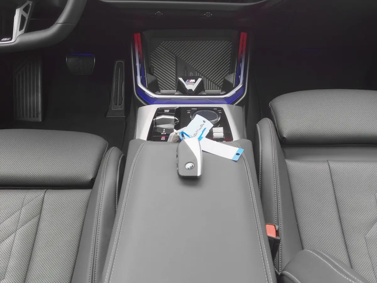 30e xDrive M-Sport | PANO | 360° | H&K | HUD | STOELVERWARMING