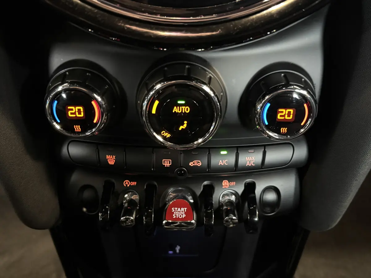 1.5 One Climate Control Led Navi Carplay