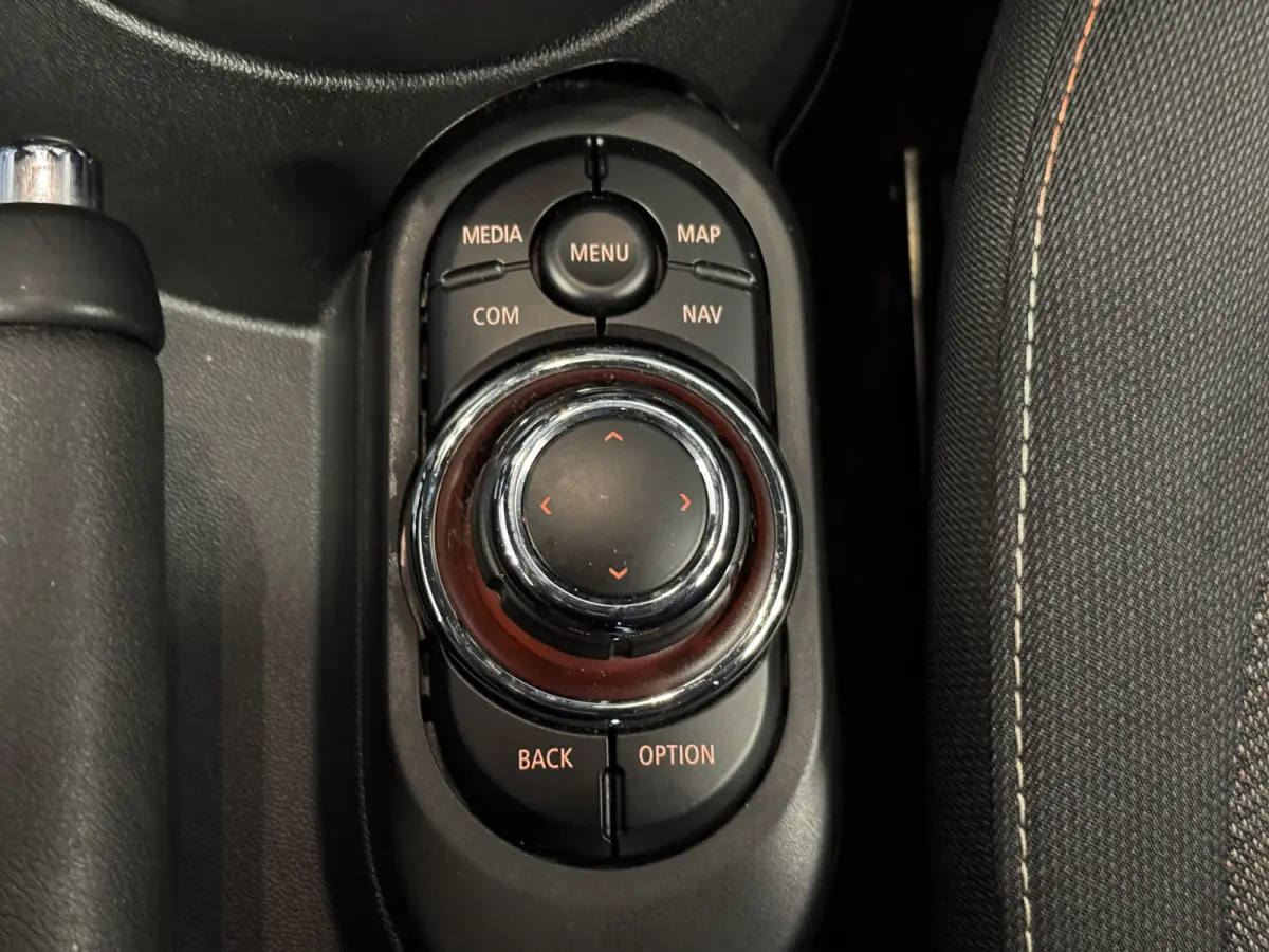 1.5 One Climate Control Led Navi Carplay