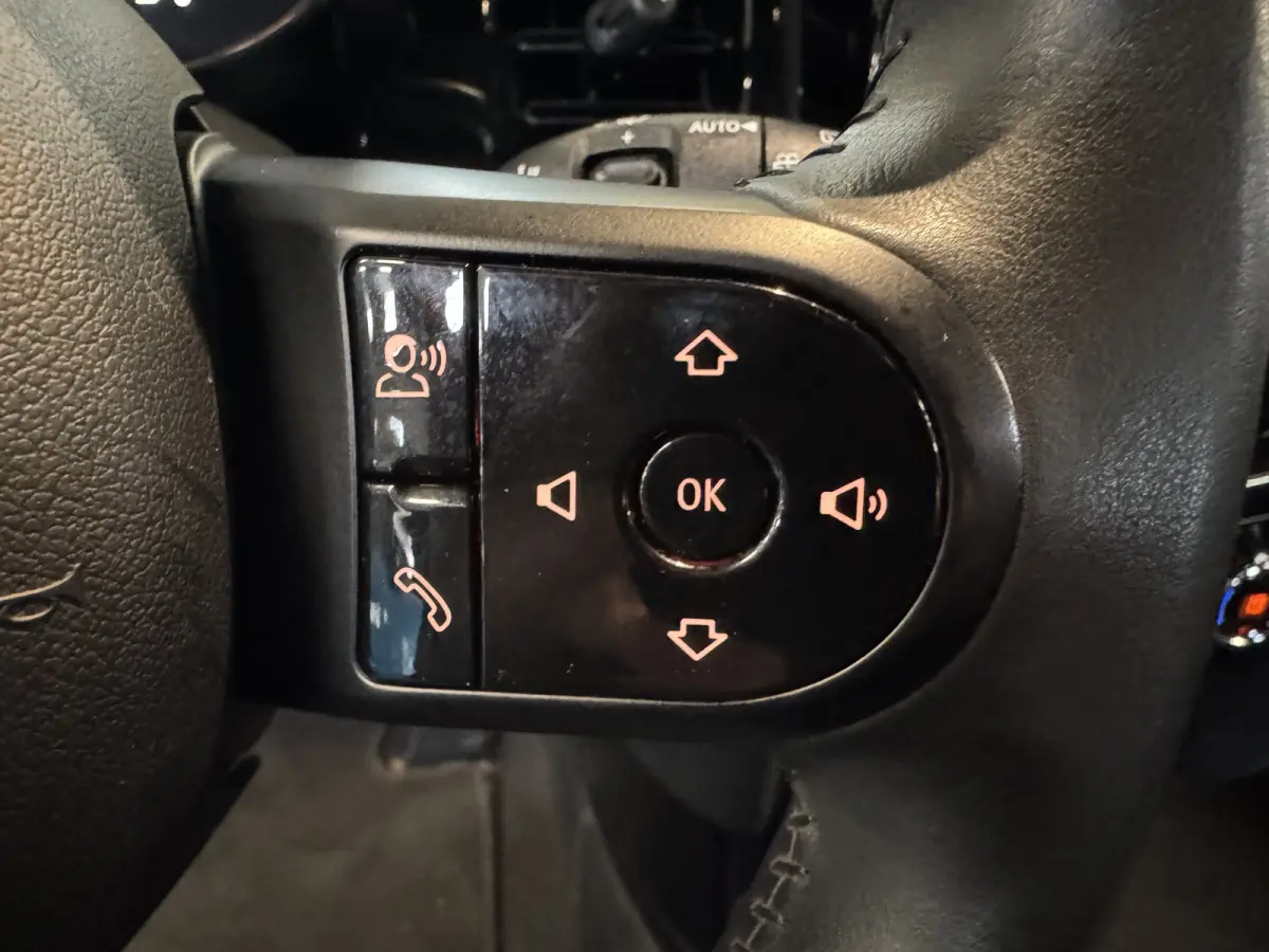 1.5 One Climate Control Led Navi Carplay