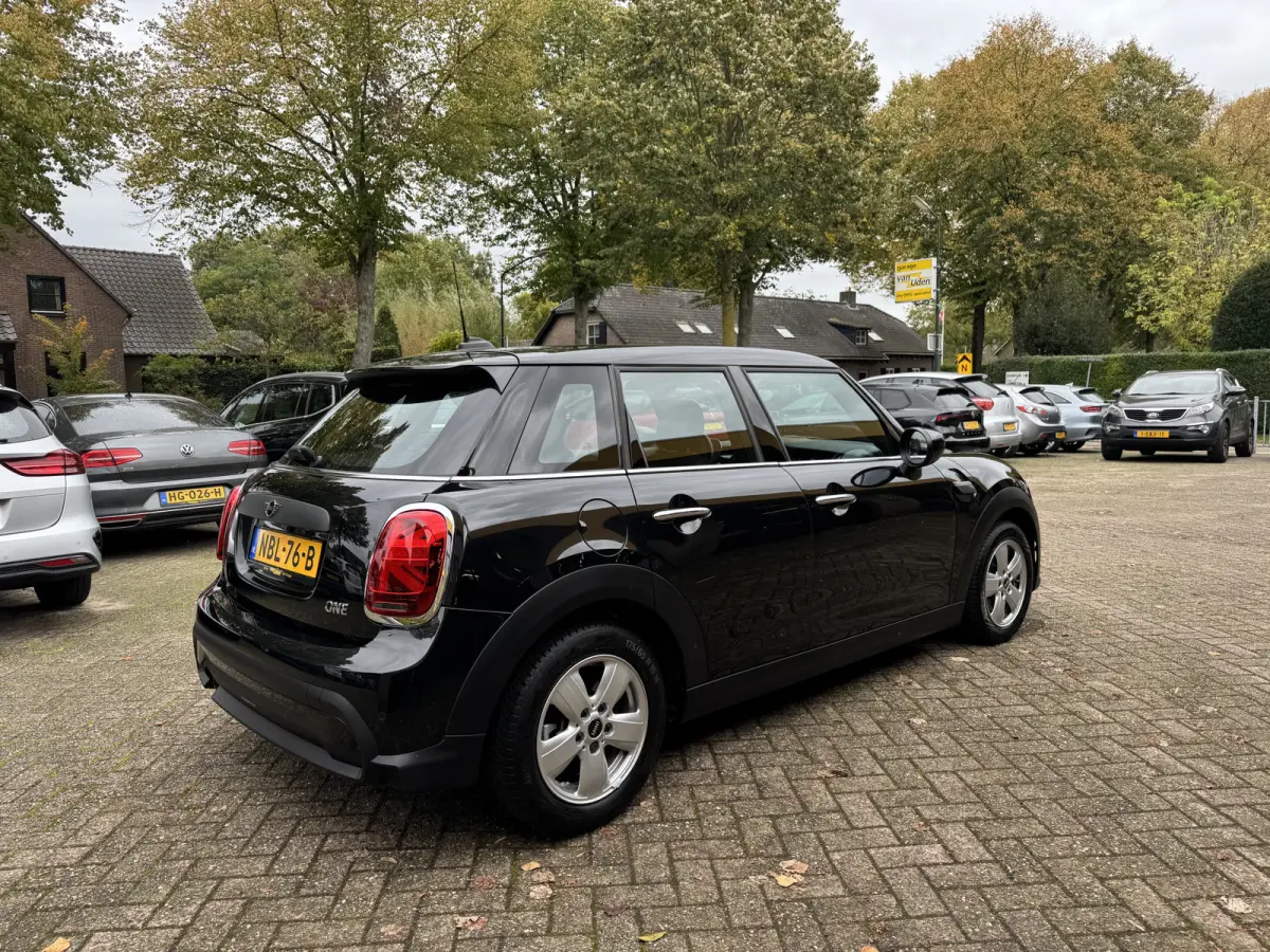 1.5 One Climate Control Led Navi Carplay