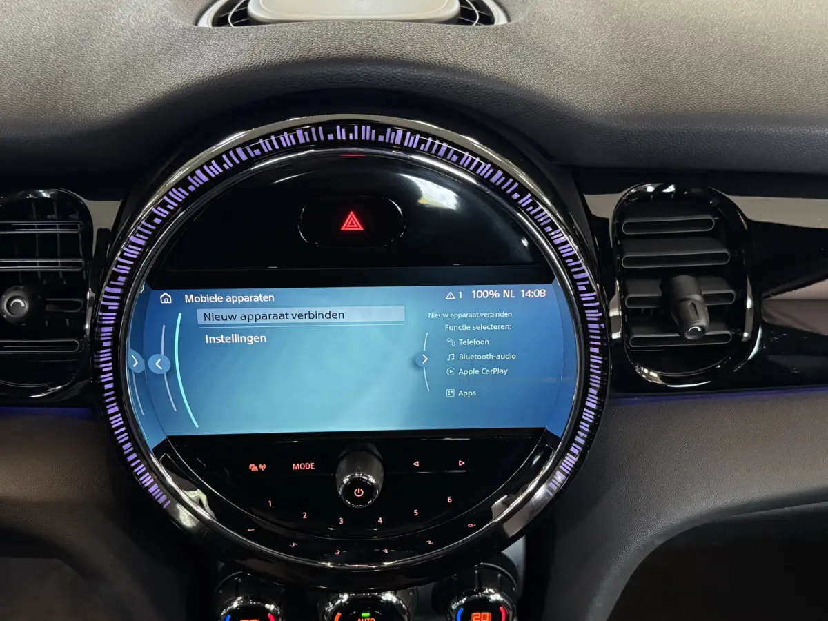 1.5 One Climate Control Led Navi Carplay
