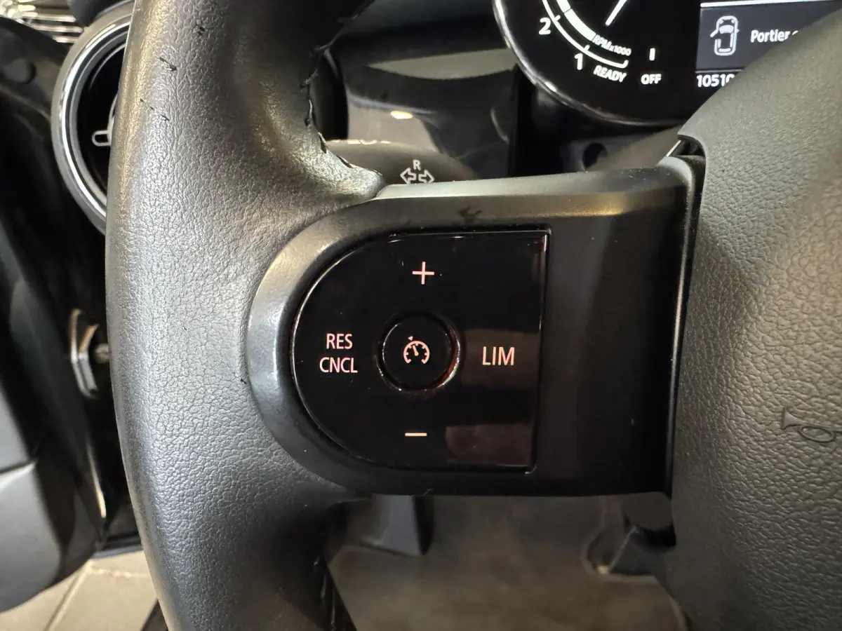 1.5 One Climate Control Led Navi Carplay