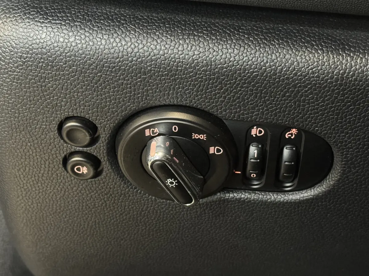 1.5 One Climate Control Led Navi Carplay