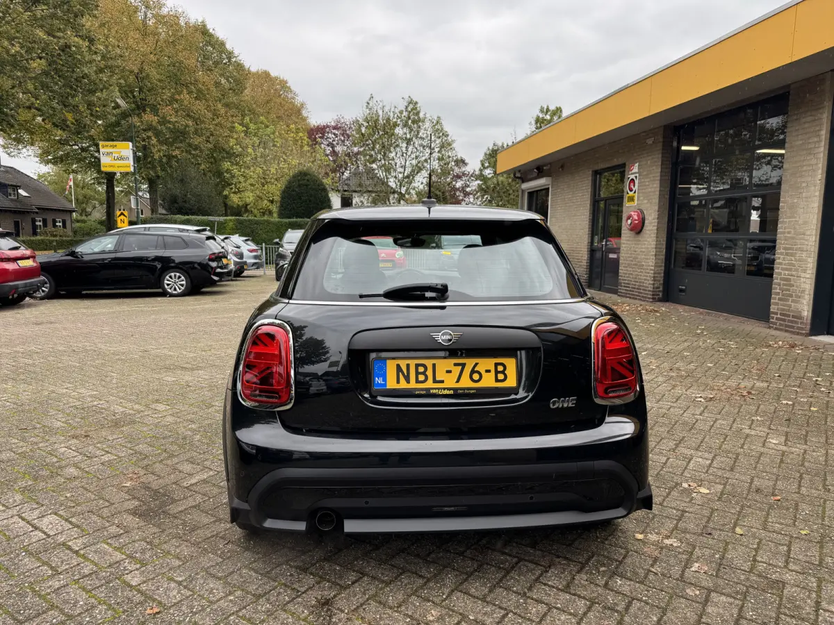 1.5 One Climate Control Led Navi Carplay